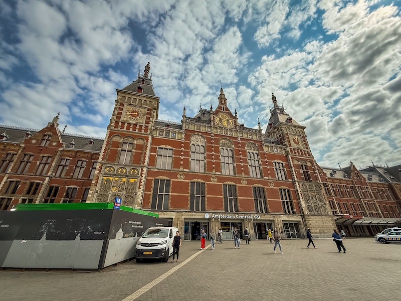 Estación Central de Ámsterdam en autocaravana
