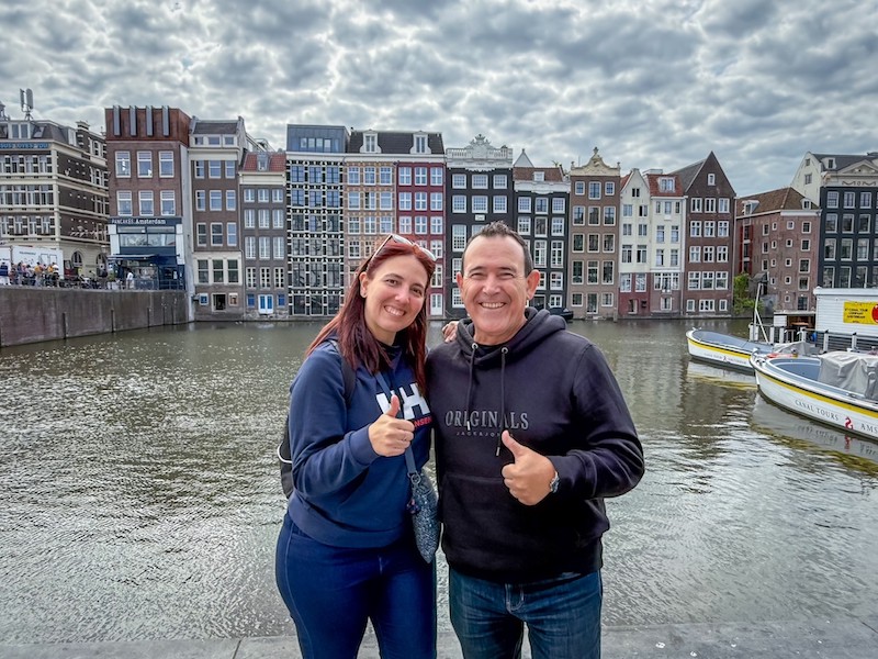 Damrak y el muelle de Waterkant